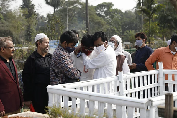 বুদ্ধিজীবী কবরস্থানে চিরনিদ্রায় শায়িত মিজানুর রহমান খান