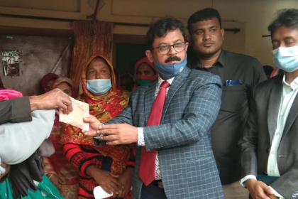 জমজ শিশুর চিকিৎসার দায়িত্ব নিলেন চাঁপাইনবাবগঞ্জ জেলা প্রশাসক
