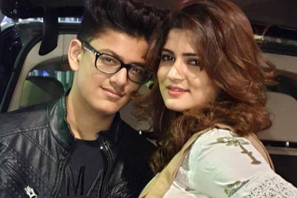 মায়ের সাবেক স্বামীকে নিয়ে বিস্ফোরক  মন্তব্য শ্রাবন্তী পুত্রের