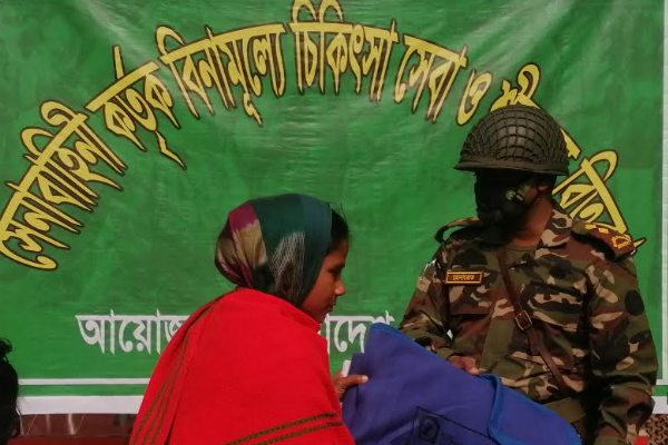 রংপুরে ৫ শতাধিক মানুষ পেল 
সেনাবাহিনীর ফ্রি চিকিৎসা সেবা