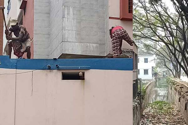 বাসাবো এলাকার খালে অবৈধ দখল উচ্ছেদ অভিযান ডিএসসিসির 

