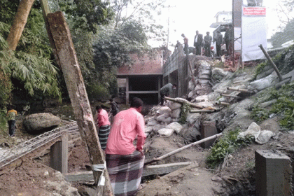 জেলা পরিষদের চেয়ারম্যানের অবৈধ স্থাপনায় উচ্ছেদ অভিযান