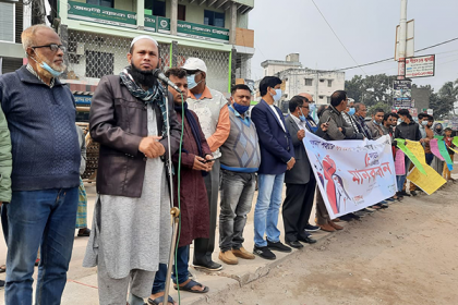খুলনায় পর্যাপ্ত সংখ্যক গণপরিবহন চালুসহ পাঁচ দফা দাবিতে মানববন্ধন