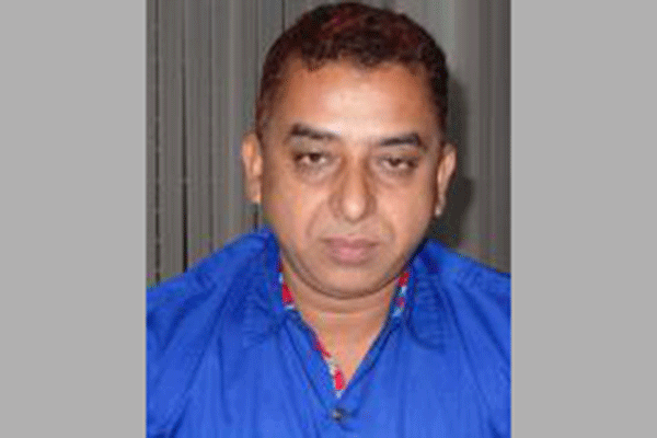 খুলনায় স্বাস্থ্য দপ্তরের কর্মচারী স্ত্রীসহ কারাগারে