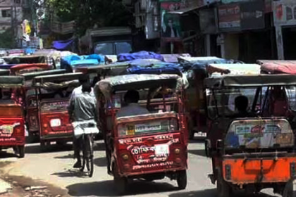 দিনাজপুরের কাহারোলে গ্রামীণ শহরেও যানজটের দুর্ভোগ