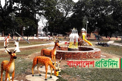 খানসামা উপজেলা পরিষদ চত্তরে নান্দনিক শিশু পার্ক  