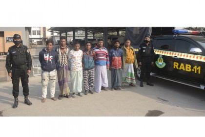 সিদ্ধিরগঞ্জে র‌্যাবের হাতে ৭ মাদক ব্যবসায়ী গ্রেফতার