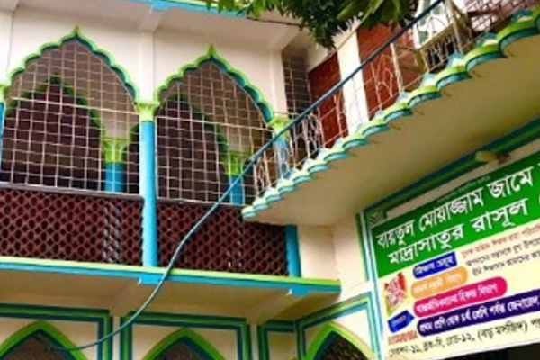 মসজিদ কমিটিতে মাদক ব্যবসায়ীর নাম থাকায় খুতবা চলাকালেই হট্টগোল