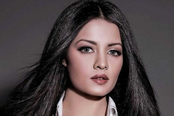 সমকামী দম্পতিদের শিশু দত্তক নিষিদ্ধ নিয়ে মুখ খুললেন সেলিনা
