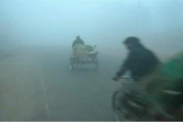 নাটোরে তীব্র শীতে বিপর্যস্ত মানুষ