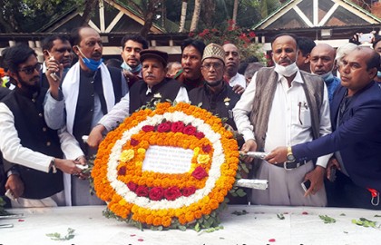 জাতির পিতার সমাধিতে বাংলাদেশ মুক্তিযোদ্ধা কল্যাণ ও পুনর্বাসন সোসাইটি'র শ্রদ্ধা