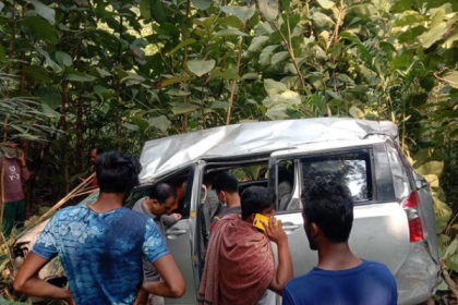 রাঙামাটির সাজেকে পর্যটকবাহী মাইক্রোবাস খাদে,  আহত ৮