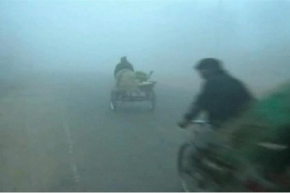 নাটোরে তীব্র শীতে বিপর্যস্ত মানুষ