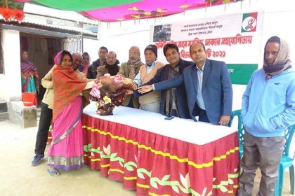 গাইবান্ধায় দুঃস্থদের মাঝে কম্বল বিতরণ

