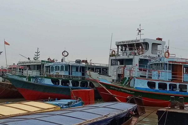 লঞ্চের ধাক্কায় নারী যাত্রীর শরীর থেকে পা বিচ্ছিন্ন