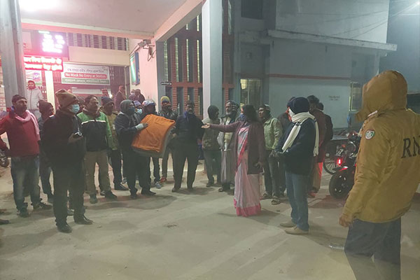 পঞ্চগড়ে শীতার্তদের মাঝে কম্বল বিতরণ
