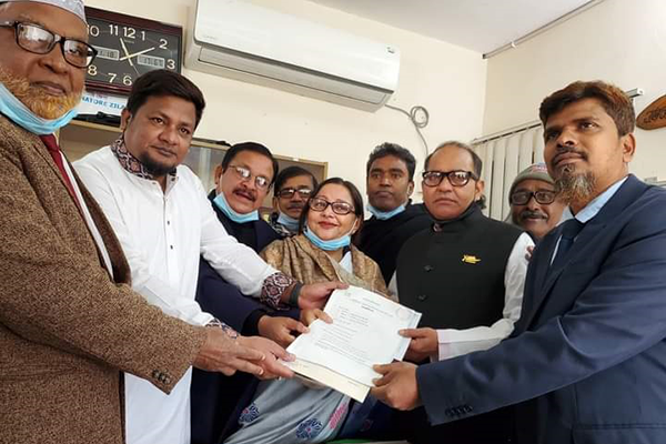পৌর নির্বাচন: মেয়র পদে মনোনয়ন জমা দিলেন উমা চৌধুরী