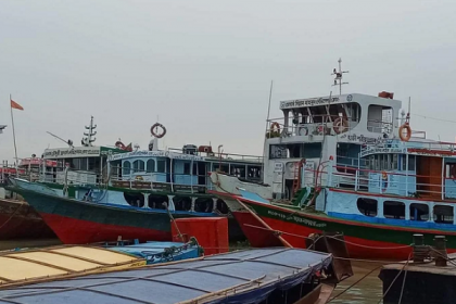 লঞ্চের ধাক্কায় নারী যাত্রীর শরীর থেকে পা বিচ্ছিন্ন
