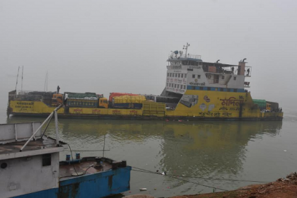 দৌলতদিয়া-পাটুরিয়া নৌরুটে ফেরি চলাচল স্বাভাবিক