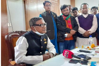 হানিফ সাহেব, বসুরহাট নির্বাচন থেকে শিক্ষা নিন: কাদের মির্জা

