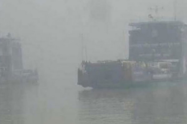 কুয়াশার কারণে বাংলাবাজার-শিমুলিয়া রুটে ফেরি চলাচল বন্ধ