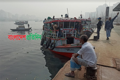 ঘন কুয়াশায় নারায়ণগঞ্জে লঞ্চের শিডিউলে বিপর্যয় 