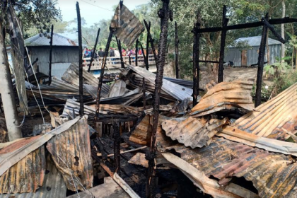 কোটালীপাড়ায় ফের অগ্নিকাণ্ড, ছয়টি ব্যবসা প্রতিষ্ঠান পুড়ে ছাই