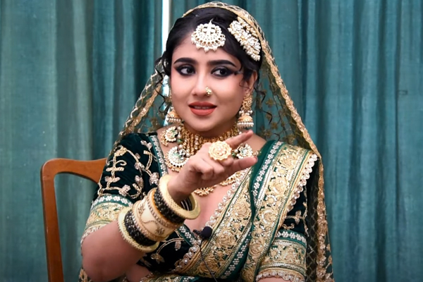 গরুর মাংস খাওয়া নিয়ে কথা বলায় অভিনেত্রীকে গণধর্ষণ ও খুনের হুমকি
