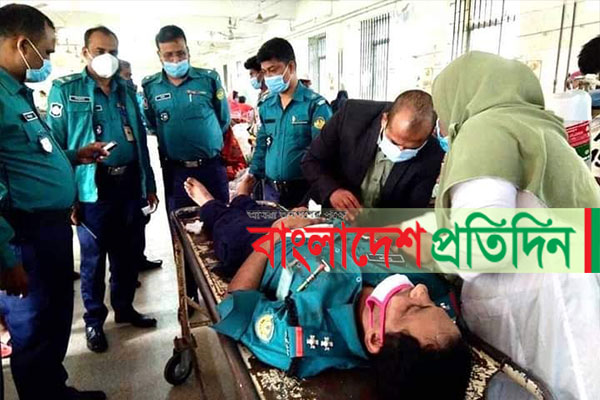 কাগজপত্র চেকিংয়ের সময় হামলার শিকার ট্রাফিক সার্জেন্ট