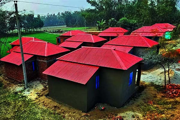 চিরিরবন্দরে ঘরের চাবির অপেক্ষায় ২১৫ গৃহহীন পরিবার