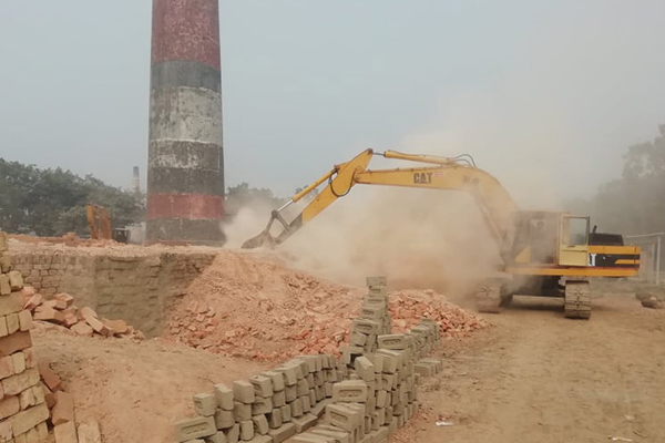 ফরিদপুরে অবৈধ ৪ ইটভাটা ধ্বংস করেছে পরিবেশ অধিদপ্তর