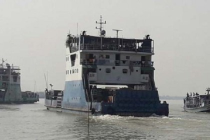 শিমুলিয়ায় ফেরি চলাচল শুরু

