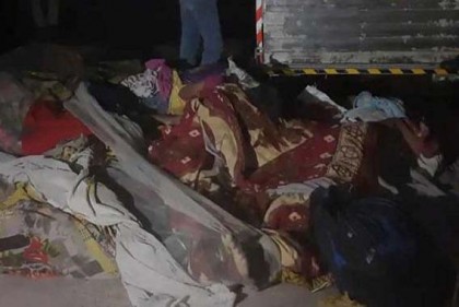 মধ্যরাতে ফুটপাতে ঘুমন্ত শ্রমিকদের পিষে দিল ট্রাক, মৃত ১৫

