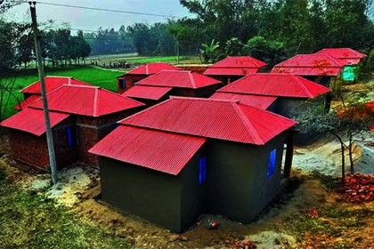 চিরিরবন্দরে ঘরের চাবির অপেক্ষায় ২১৫ গৃহহীন পরিবার