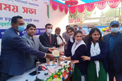 বাগেরহাটে বিজ্ঞান ও প্রযুক্তি মেলায় বিজয়ীদের মাঝে পুরস্কার বিতরণ