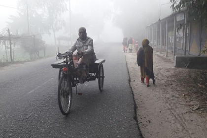 শীতে বিপর্যস্ত লালমনিরহাটের জনজীবন