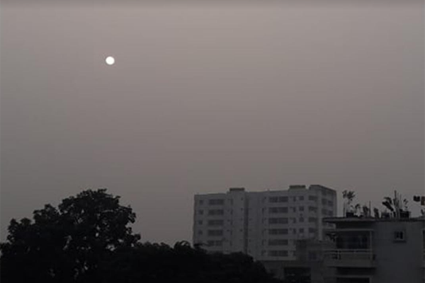 বগুড়ায় প্রচণ্ড কুয়াশায় আর শীতে কাহিল শিশু ও বৃদ্ধরা