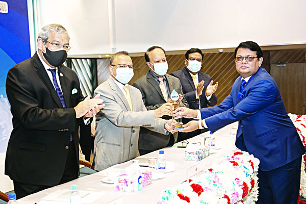 কার্পোরেট কর্ণার