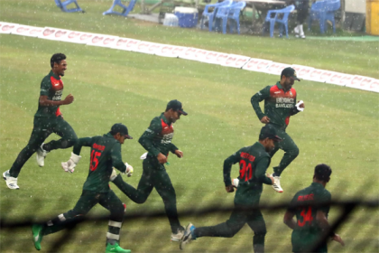 হঠাৎ বৃষ্টিতে বন্ধ বাংলাদেশ-ওয়েস্ট ইন্ডিজ ম্যাচ