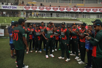 অভিষেক ম্যাচে অনন্য হাসান মাহমুদ