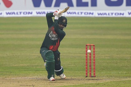 টাইগার শিবিরে আকিলের হানা, লিটন-শান্তর বিদায়