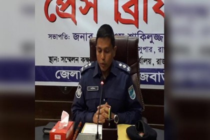 ৯৯৯-এ কল পেয়ে দৌলতদিয়া পতিতাপল্লী থেকে ১৪ কিশোরী উদ্ধার