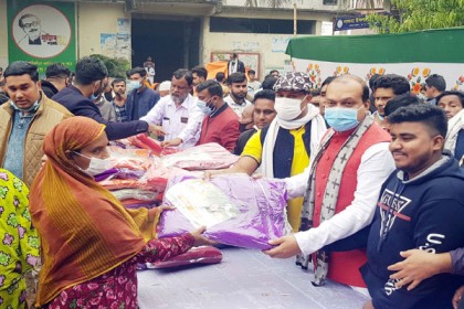 গাজীপুর যুবলীগের উদ্যোগে শীতবস্ত্র ও মাস্ক বিতরণ 