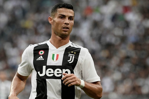 পেশাদার ফুটবলে 'সর্বকালের সর্বোচ্চ' গোলদাতা রোনালদো 