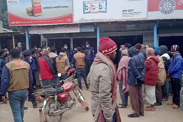 বাগাতিপাড়ায় প্রহরীকে বেঁধে রেখে বাজারে ডাকাতি