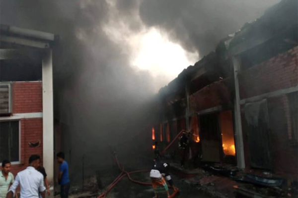 সিংগাইরে লাইটার ফ্যাক্টরিতে আগুন, মালামাল পুড়ে ছাই