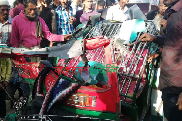 পিকআপভ্যানের ধাক্কায় দুমড়ে মুচড়ে গেল সিএনজি, ‍বৃদ্ধ নিহত
