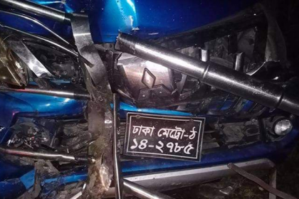 গৌরনদীতে ট্রাক-পিকআপের সংঘর্ষে উপ-পরিদর্শকসহ ৪ পুলিশ আহত