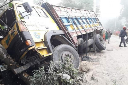 চাটমোহরে ট্রাক চাপায় প্রাণ গেল ঘুমন্ত ব্যক্তির
