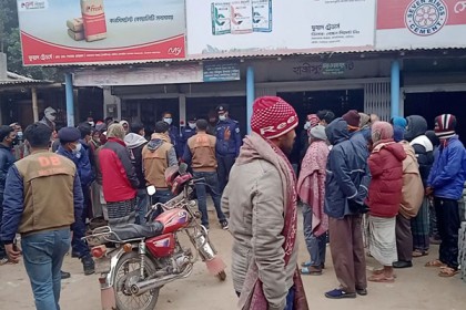বাগাতিপাড়ায় প্রহরীকে বেঁধে রেখে বাজারে ডাকাতি